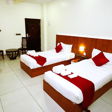 Hotel 24Inn Residency Pathanāmthitta Extérieur photo