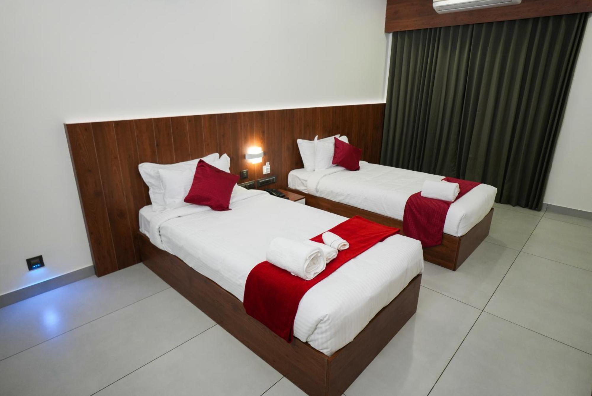 Hotel 24Inn Residency Pathanāmthitta Extérieur photo