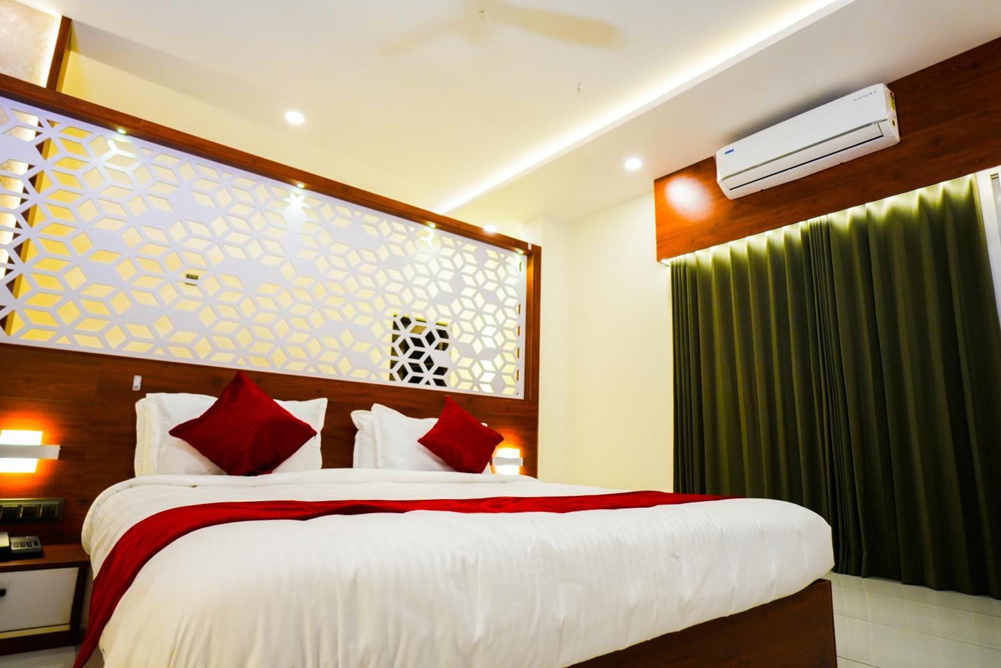 Hotel 24Inn Residency Pathanāmthitta Extérieur photo
