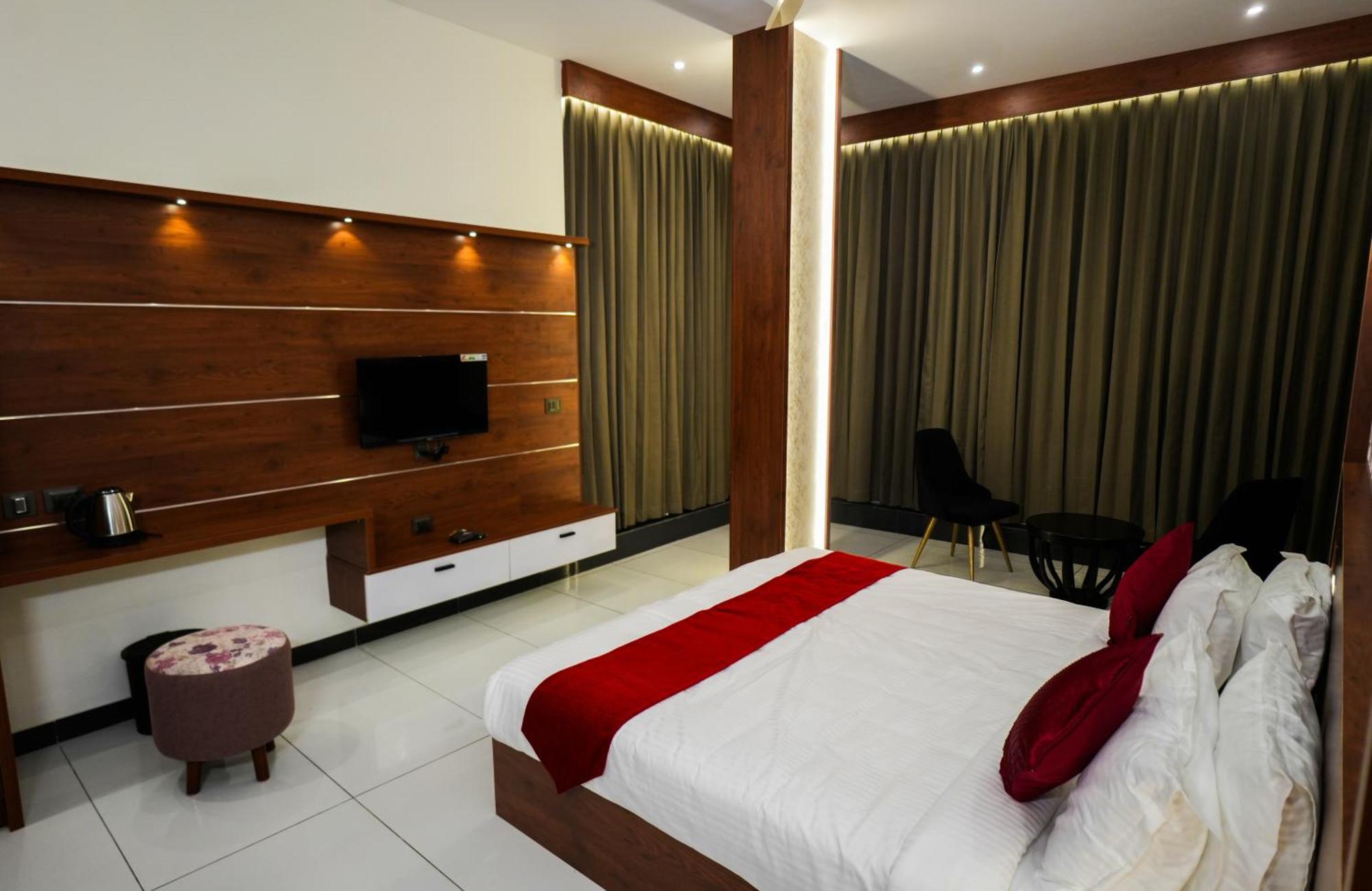 Hotel 24Inn Residency Pathanāmthitta Extérieur photo